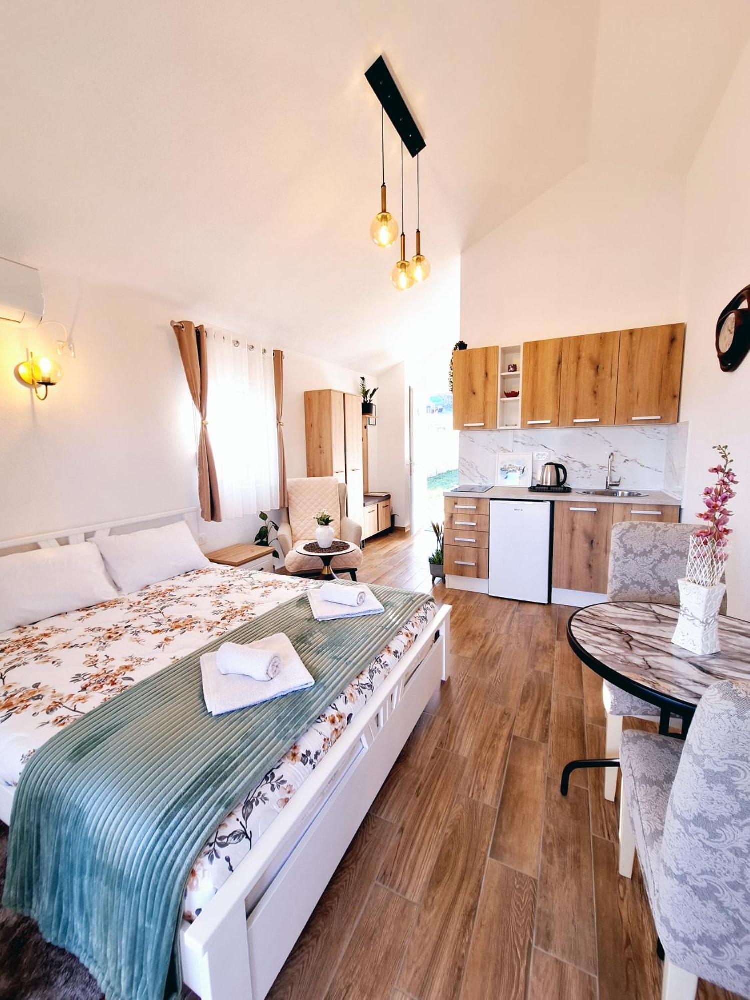 Sunny Side Apartments Rijeka Crnojevića Kültér fotó