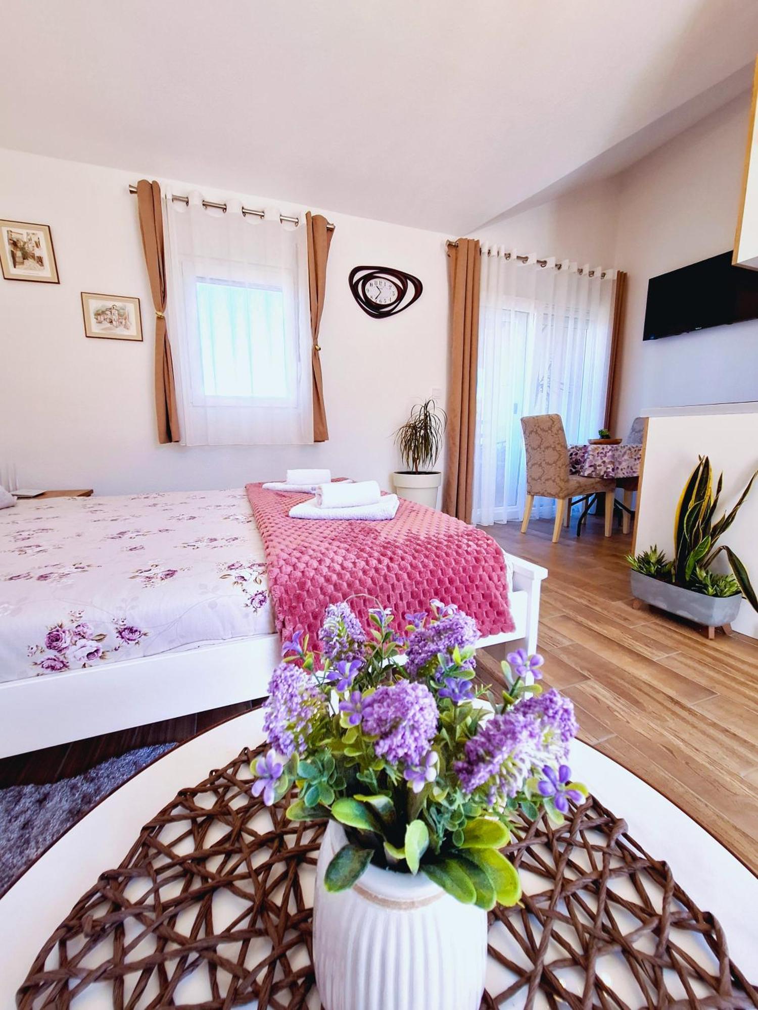 Sunny Side Apartments Rijeka Crnojevića Kültér fotó