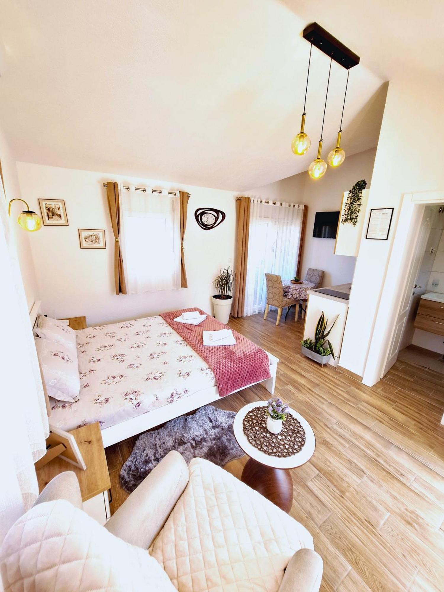 Sunny Side Apartments Rijeka Crnojevića Kültér fotó