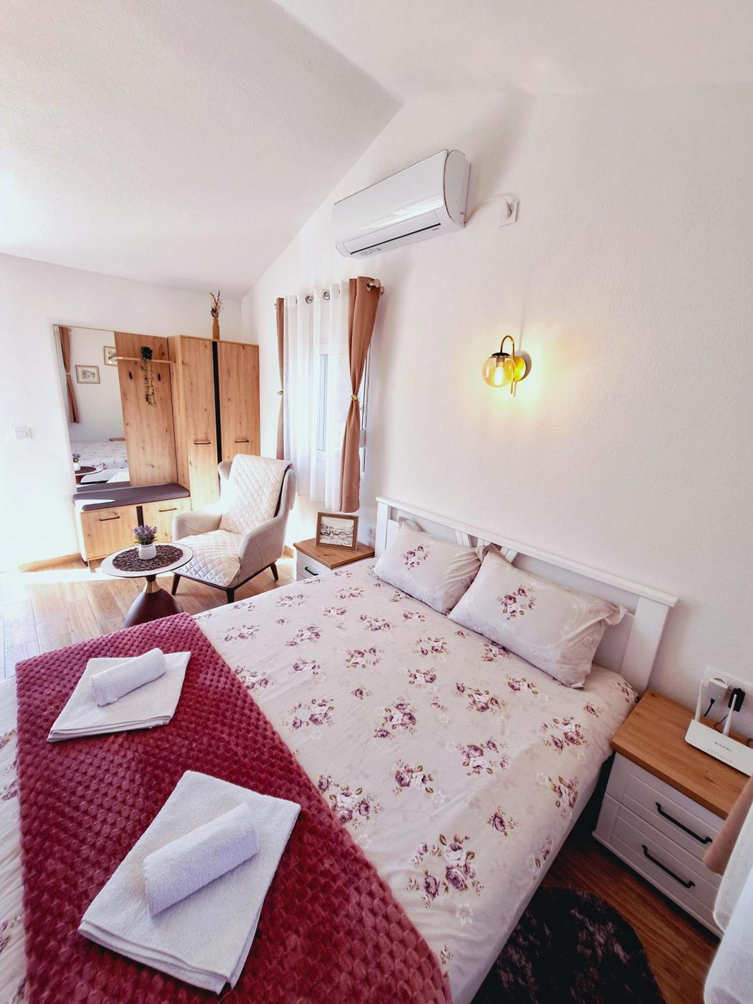 Sunny Side Apartments Rijeka Crnojevića Kültér fotó
